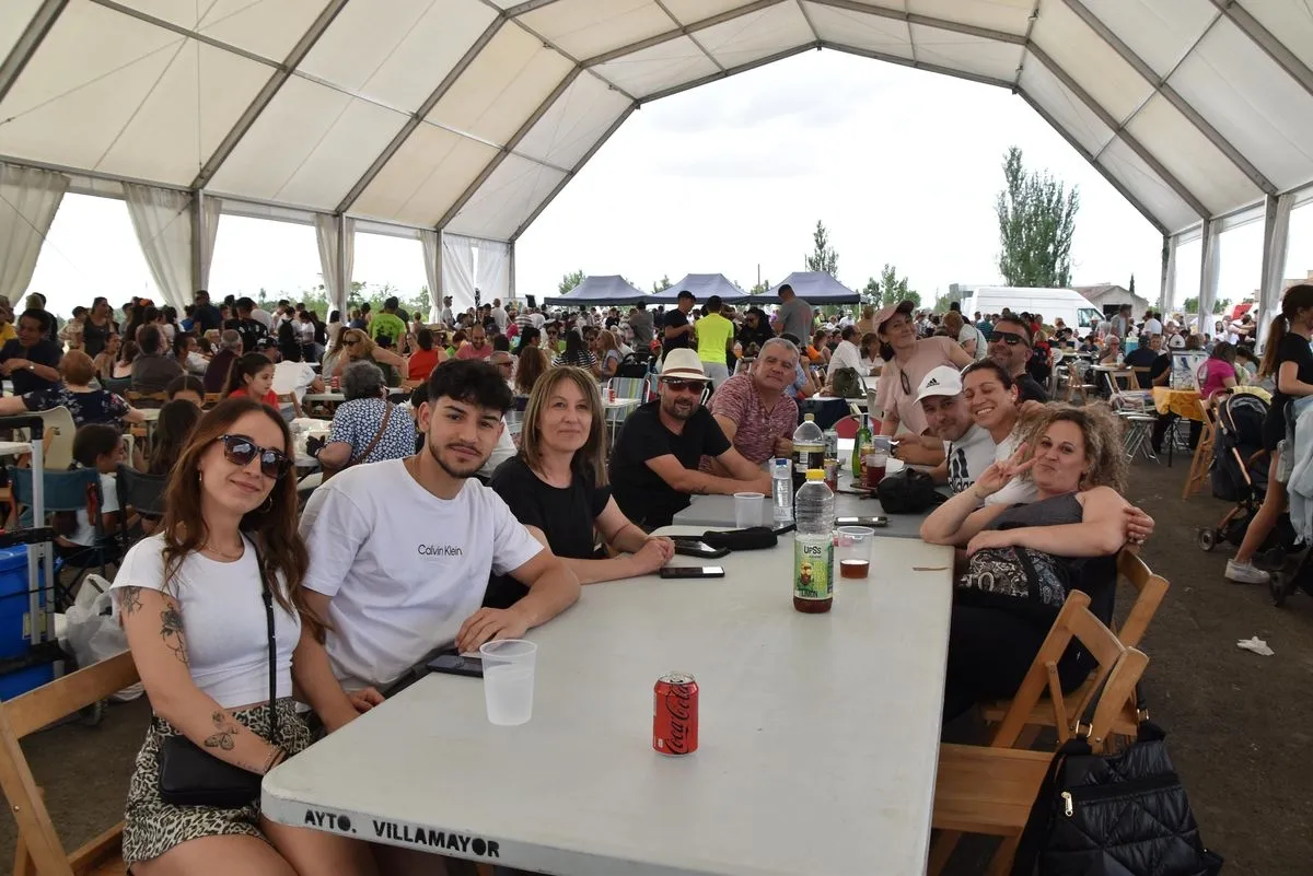 Comida Popular en las fiestas de Villamayor. Foto de Vanesa Martins