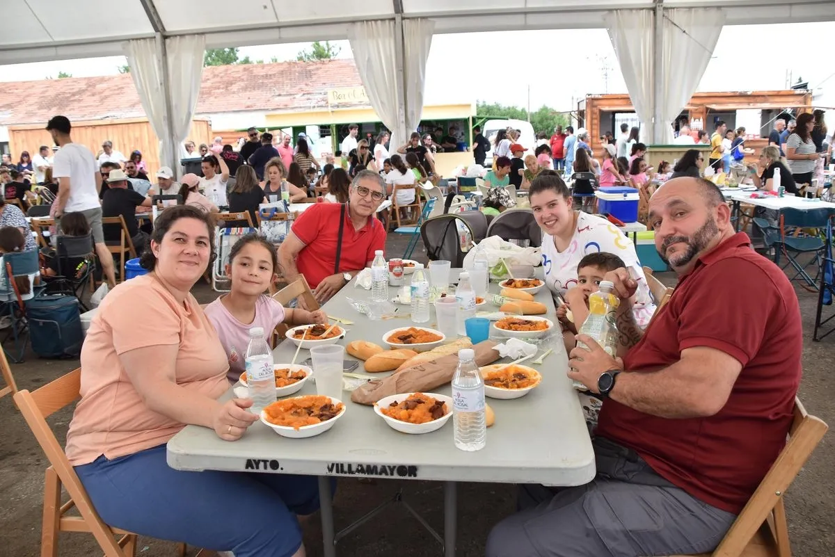 Comida Popular en las fiestas de Villamayor. Foto de Vanesa Martins