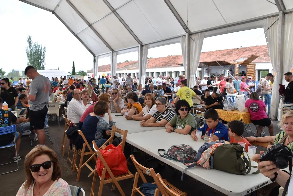 Comida Popular en las fiestas de Villamayor. Foto de Vanesa Martins