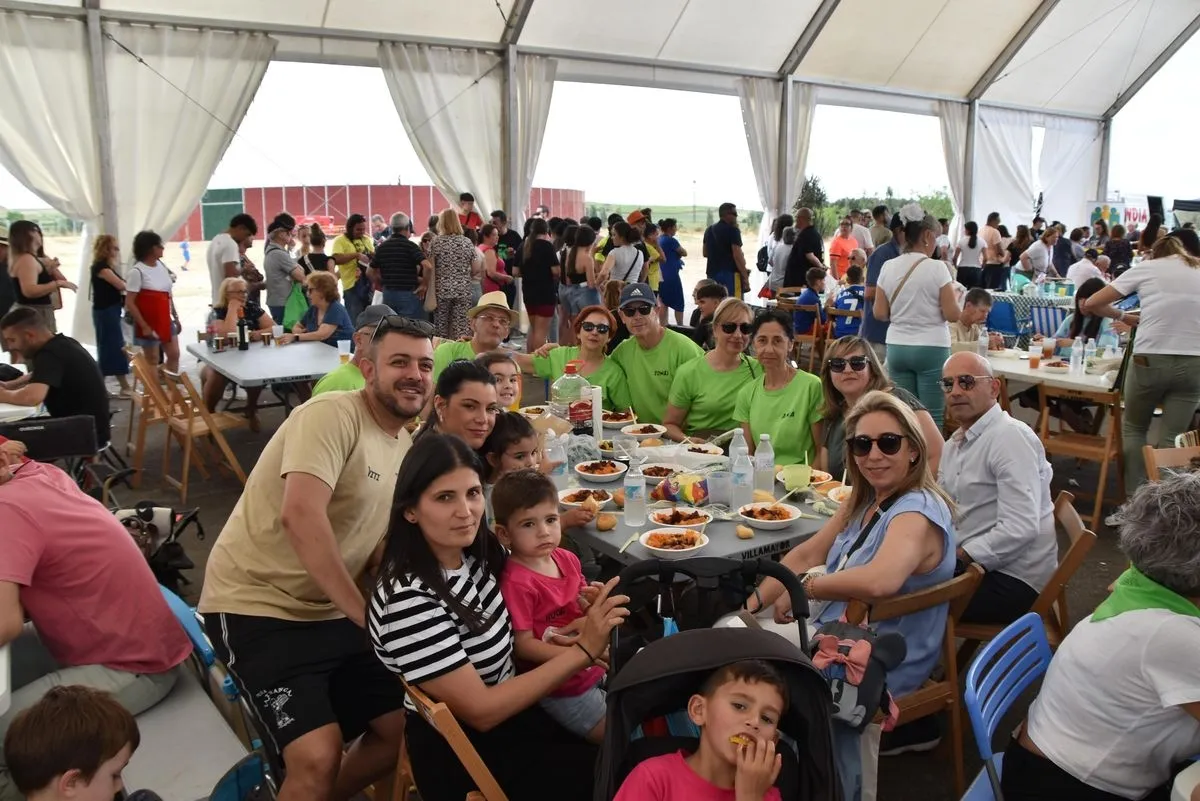 Comida Popular en las fiestas de Villamayor. Foto de Vanesa Martins