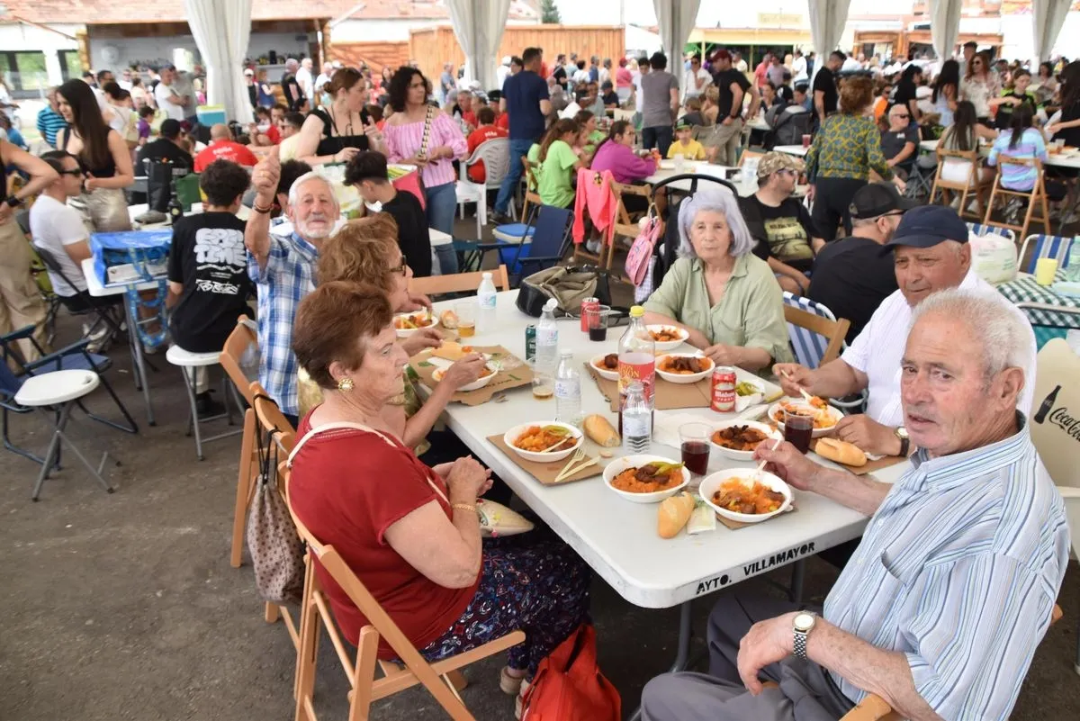 Comida Popular en las fiestas de Villamayor. Foto de Vanesa Martins