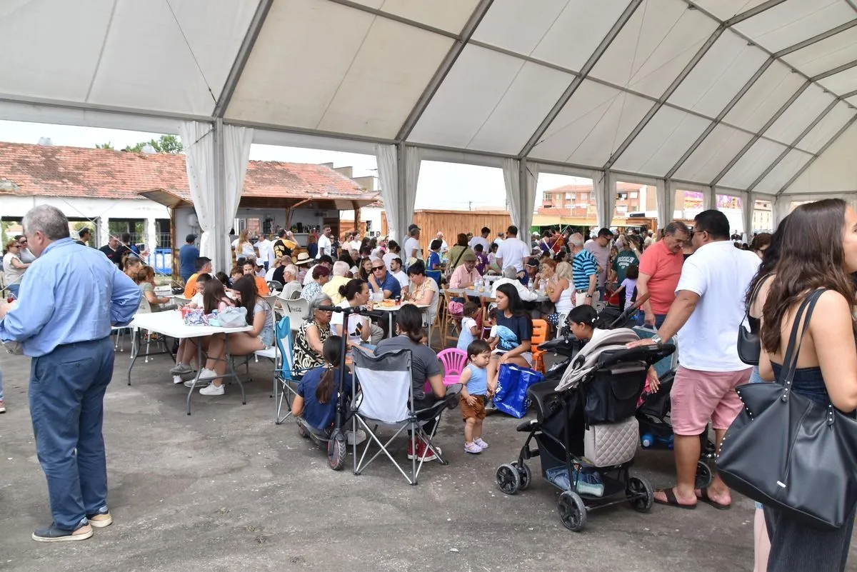 Comida Popular en las fiestas de Villamayor. Foto de Vanesa Martins