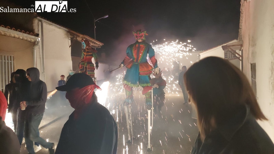 Encinas de Arriba vibra con un fin de semana de fuego, tradición y hermandad en honor al Domingo del Señor | Imagen 1