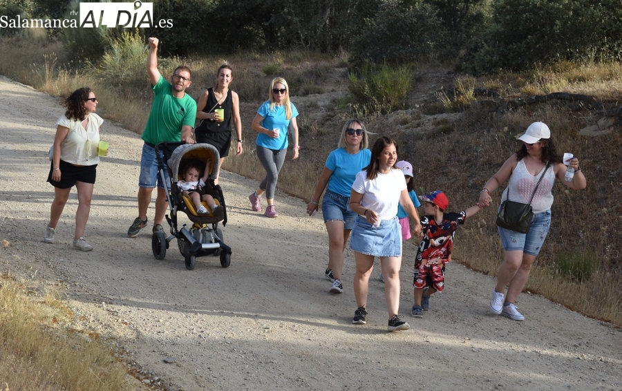 Foto 9 - Encinas de Arriba vibra con un fin de semana de fuego, tradición y hermandad en honor al Domingo del Señor