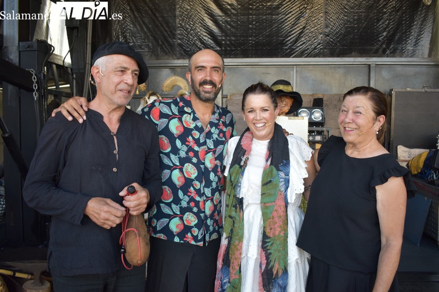 Foto 2 - Encinas de Arriba vibra con un fin de semana de fuego, tradición y hermandad en honor al Domingo del Señor