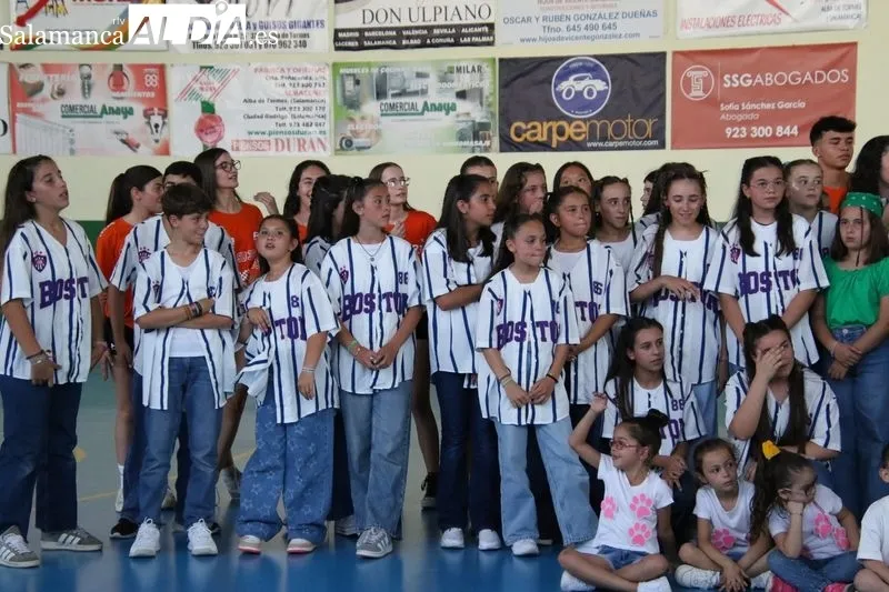 Foto 4 - La danza urbana y moderna cierra curso en Alba con 100 bailarines en escena