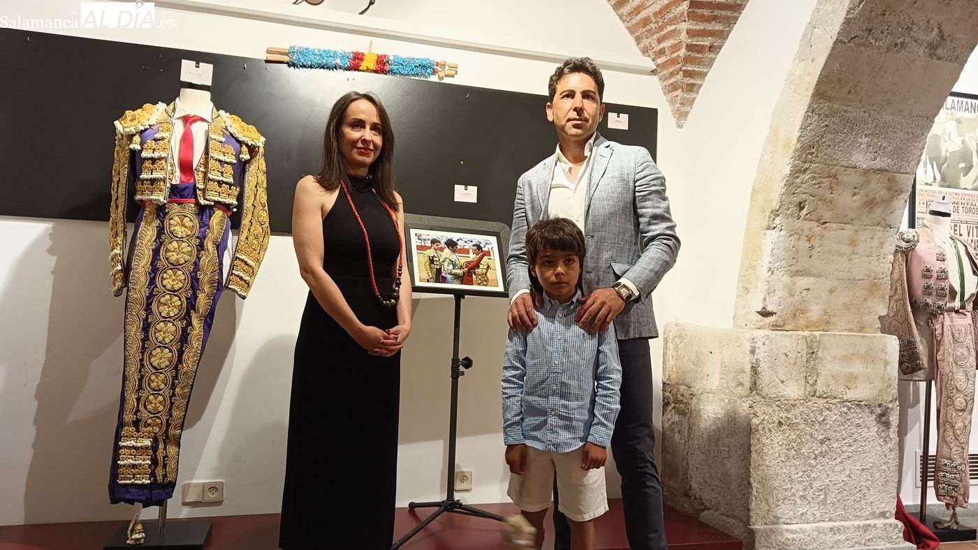 Javier Valverde dona un traje de luces al Museo Taurino de Salamanca
