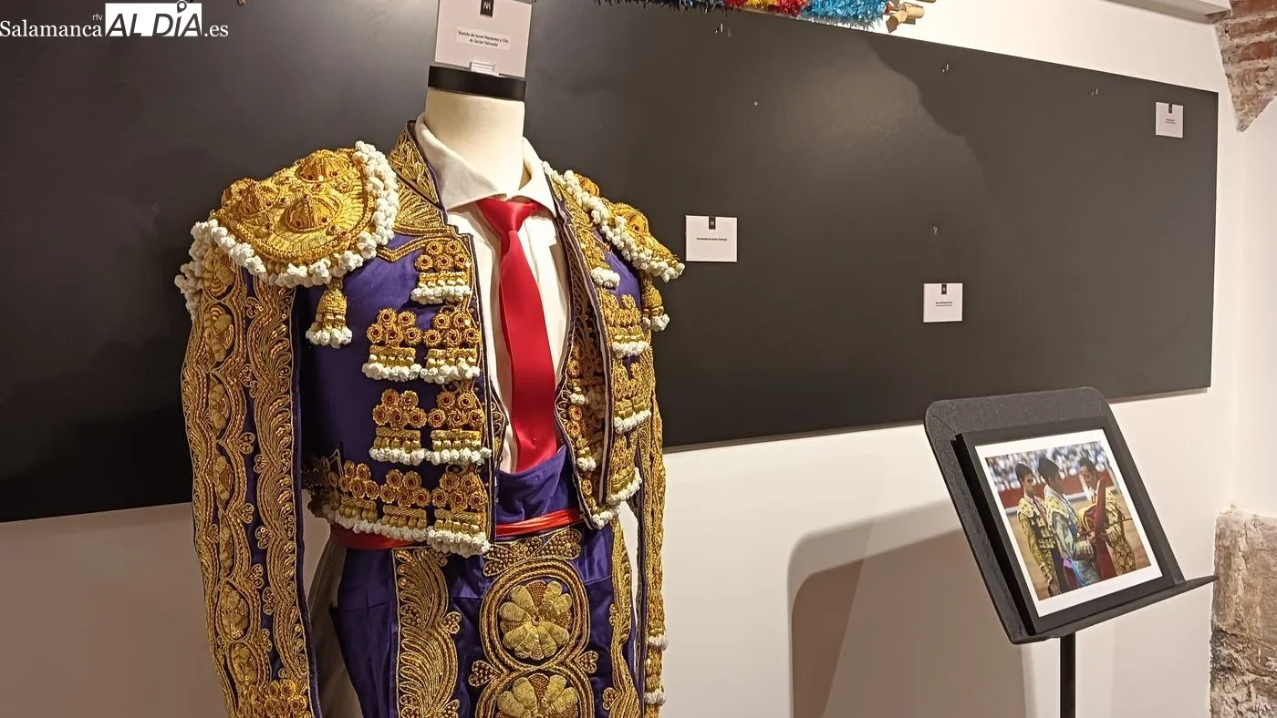 Javier Valverde dona un traje de luces al Museo Taurino de Salamanca | Fotos: Toni Sánchez