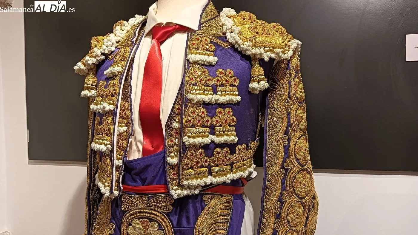 Javier Valverde dona un traje de luces al Museo Taurino de Salamanca | Fotos: Toni Sánchez