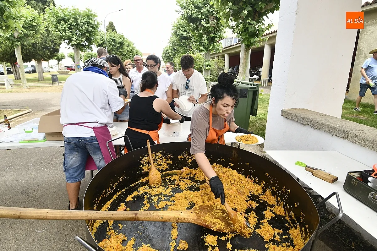 Paella popular en las fiestas de San Juan en Sanjuanejo/ Fotos: Adrián M.Pastor