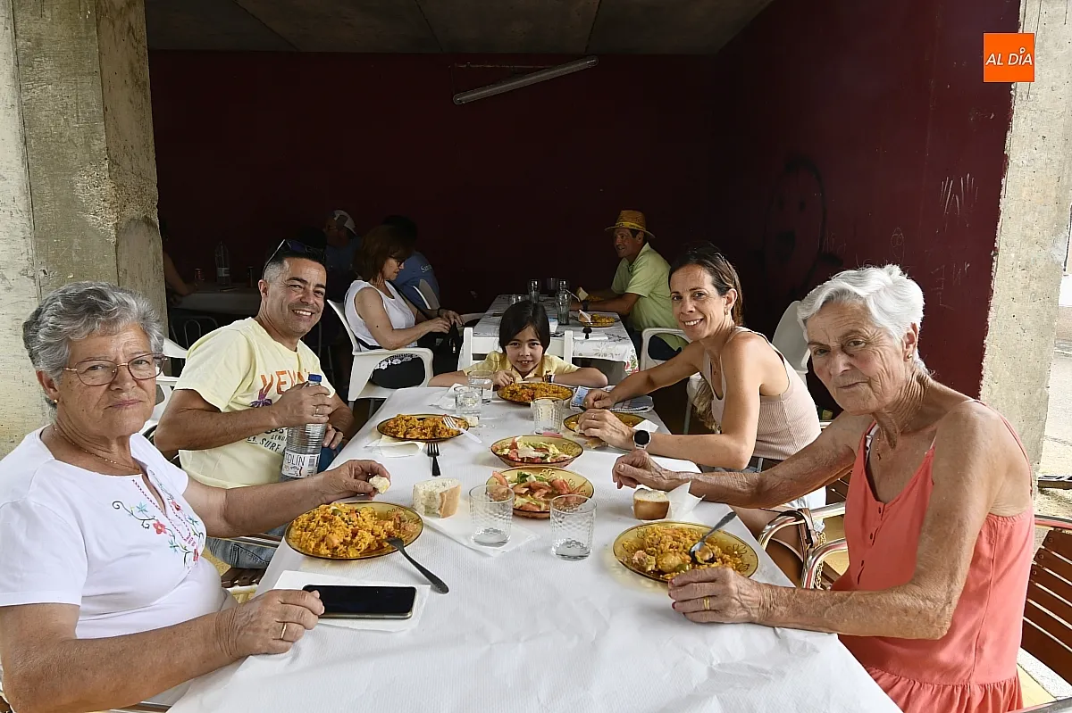 Paella popular en las fiestas de San Juan en Sanjuanejo/ Fotos: Adrián M.Pastor