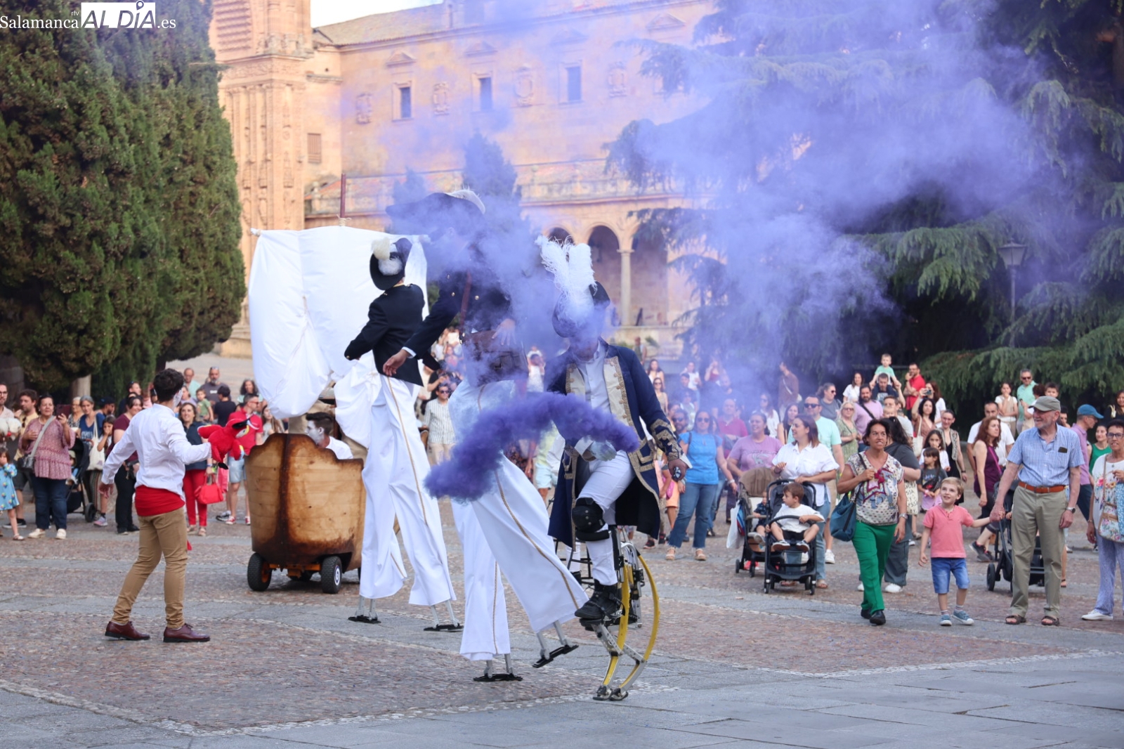 Fiestas San Juan de Sahagún: Navalia llena de fantasía