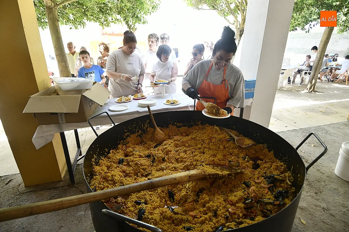 Comida popular en Sepulcro Hilario con motivo del Corpus Christi/ Fotos: Adrián M.Pastor