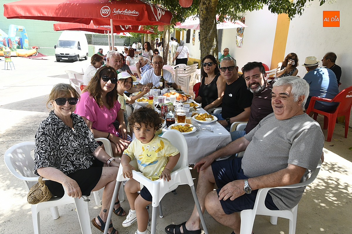 Paella popular deja buen sabor de boca al Corpus en Sepulcro Hilario