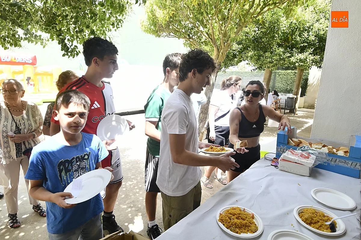 Comida popular en Sepulcro Hilario con motivo del Corpus Christi/ Fotos: Adrián M.Pastor