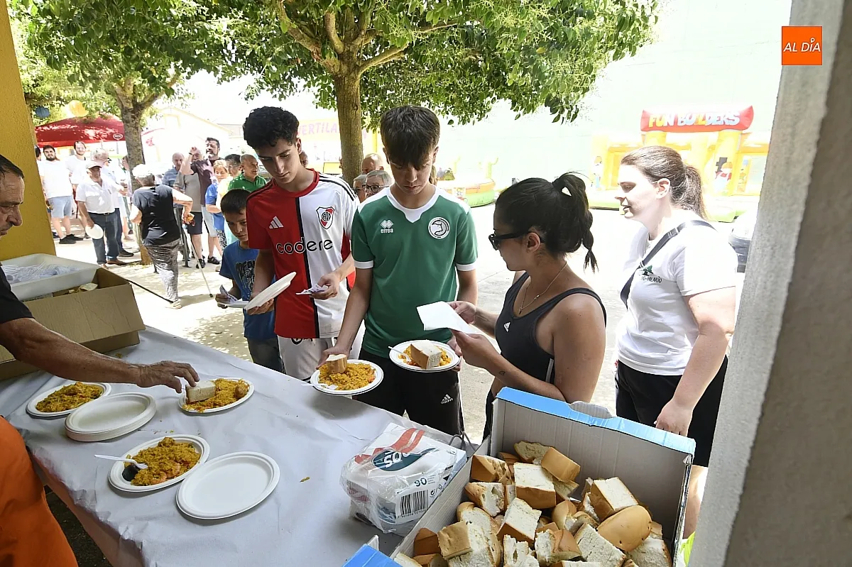 Comida popular en Sepulcro Hilario con motivo del Corpus Christi/ Fotos: Adrián M.Pastor