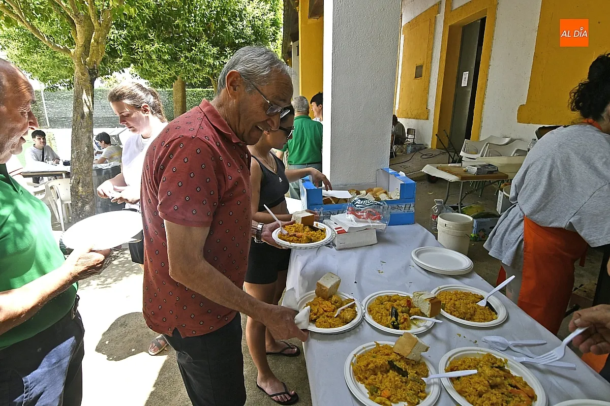 Comida popular en Sepulcro Hilario con motivo del Corpus Christi/ Fotos: Adrián M.Pastor