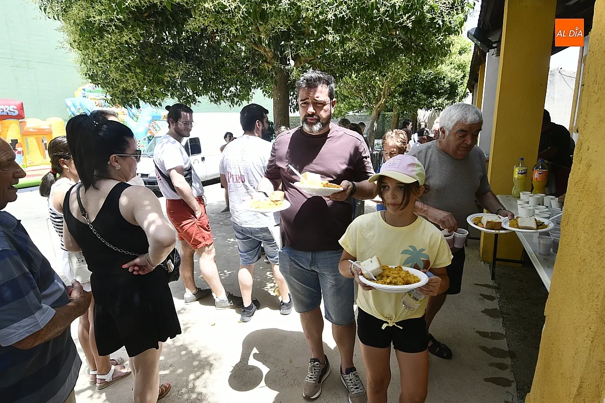 Comida popular en Sepulcro Hilario con motivo del Corpus Christi/ Fotos: Adrián M.Pastor