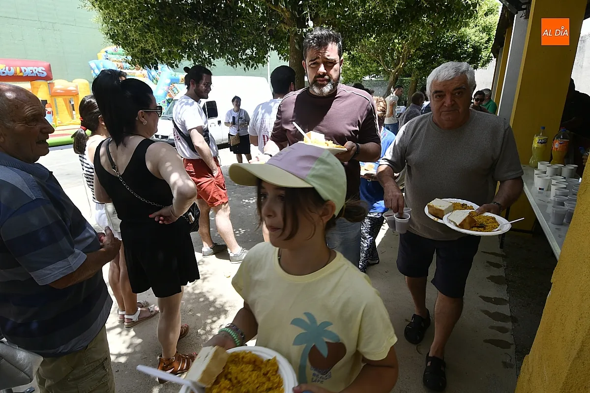 Comida popular en Sepulcro Hilario con motivo del Corpus Christi/ Fotos: Adrián M.Pastor