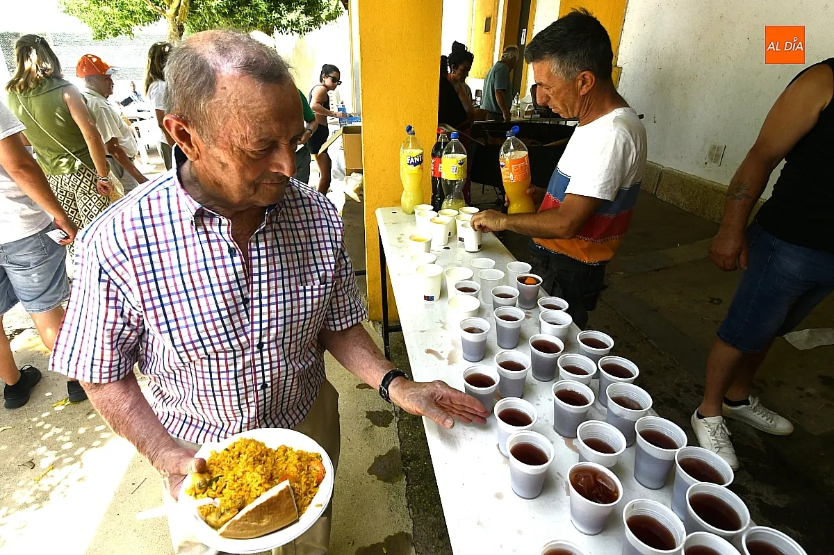 Comida popular en Sepulcro Hilario con motivo del Corpus Christi/ Fotos: Adrián M.Pastor