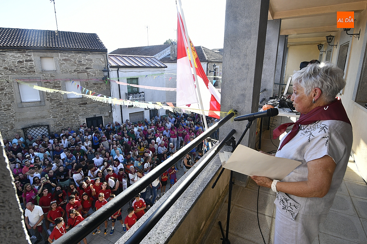 Navasfrías arranca las fiestas de San Juan con el pregón de su maestra Finuca Villega