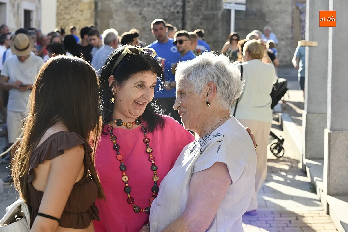 Comienzo fiestas San Juan en Navasfrías/ Fotos: Adrián M.Pastor