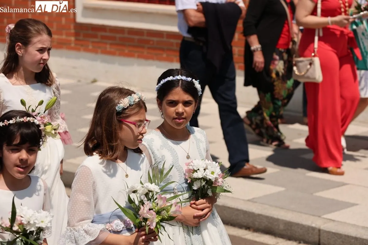 La devoción por la Virgen de la Salud congrega a los vecinos de Tejares en sus fiestas patronales | FOTOS: David Sañudo