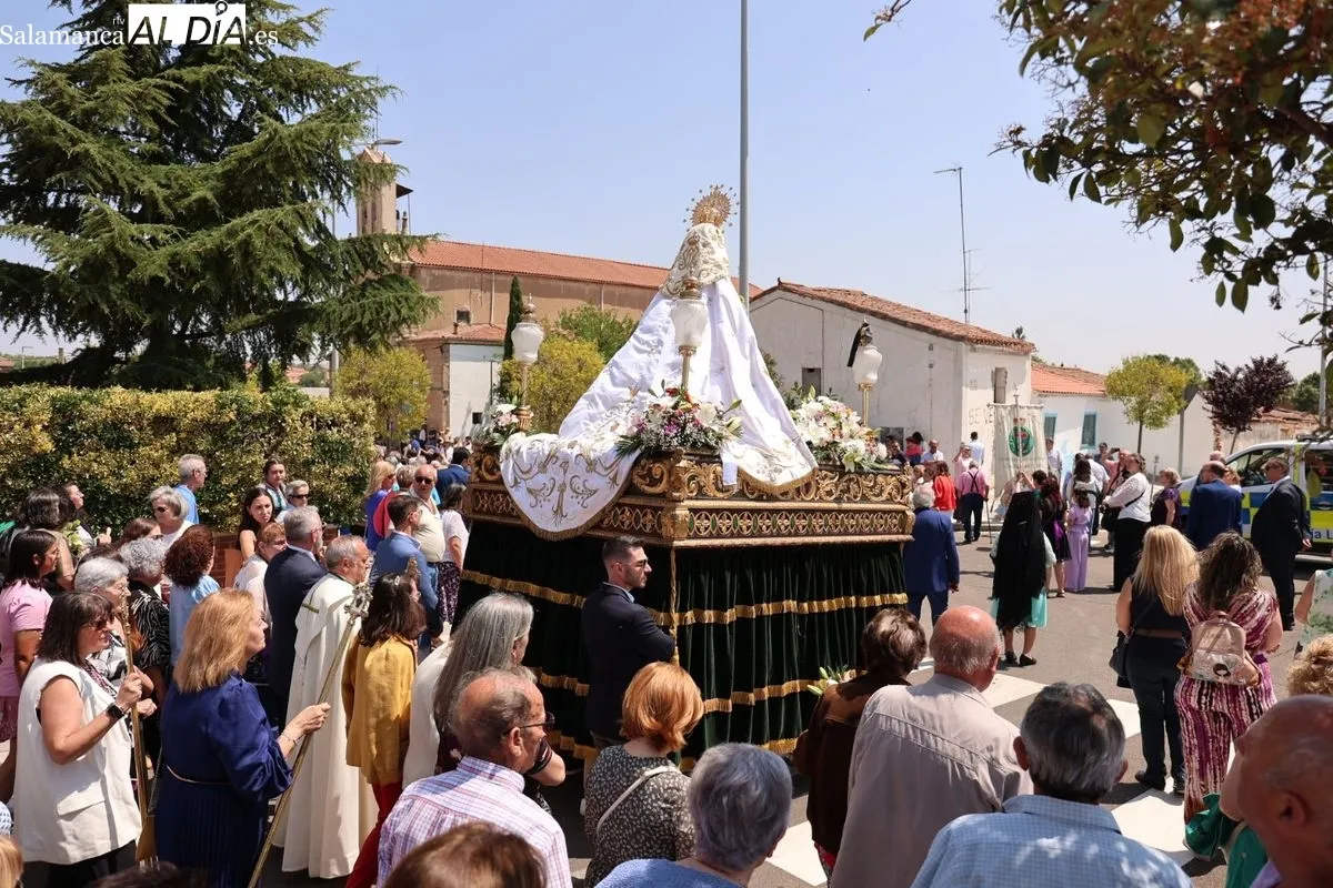 La devoción por la Virgen de la Salud congrega a los vecinos de Tejares en sus fiestas patronales | FOTOS: David Sañudo