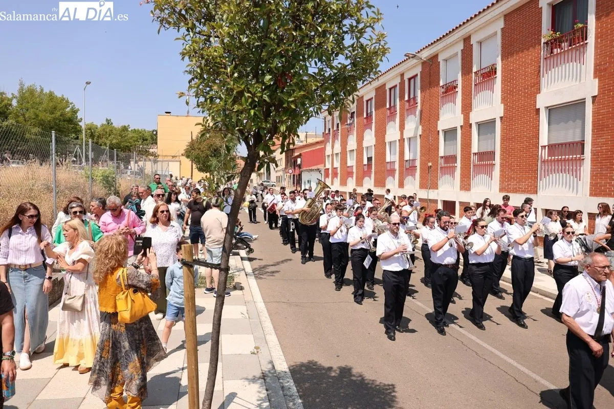 La devoción por la Virgen de la Salud congrega a los vecinos de Tejares en sus fiestas patronales | FOTOS: David Sañudo