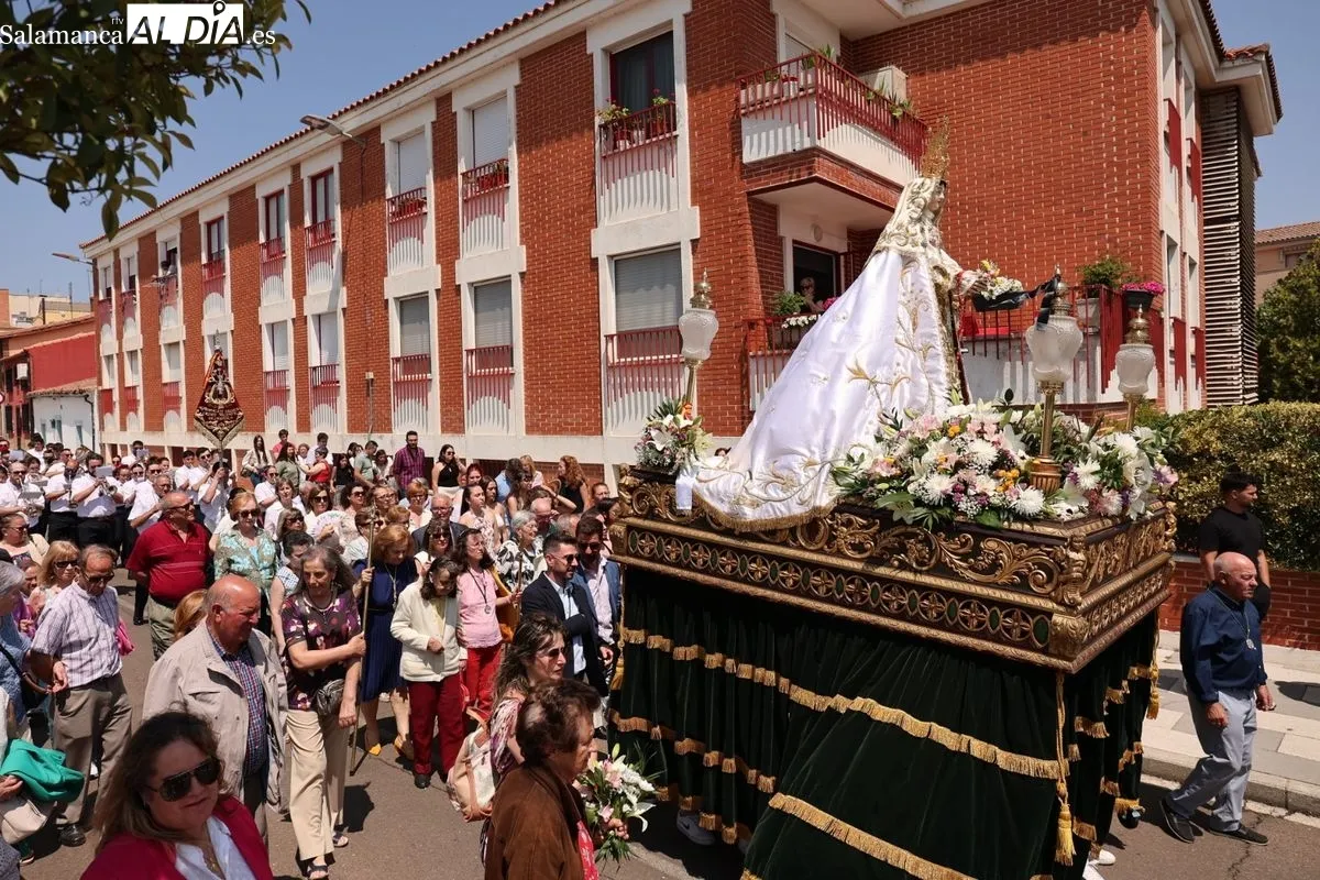 La devoción por la Virgen de la Salud congrega a los vecinos de Tejares en sus fiestas patronales | FOTOS: David Sañudo