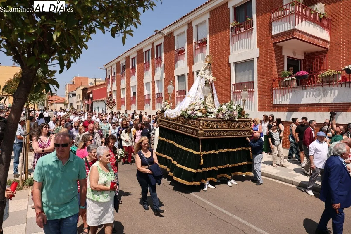 La devoción por la Virgen de la Salud congrega a los vecinos de Tejares en sus fiestas patronales | FOTOS: David Sañudo