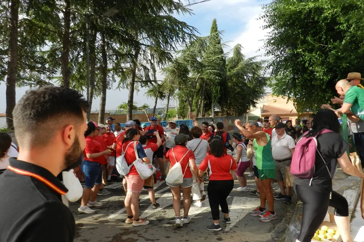 Florida de Liébana vibra con su carrera popular y premia el esfuerzo con lotes de embutidos