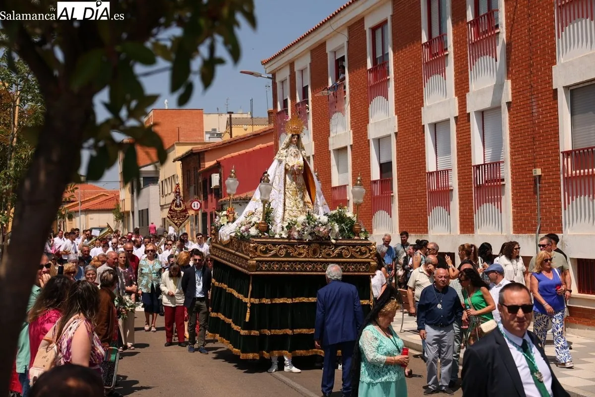 La devoción por la Virgen de la Salud congrega a los vecinos de Tejares en sus fiestas patronales | FOTOS: David Sañudo