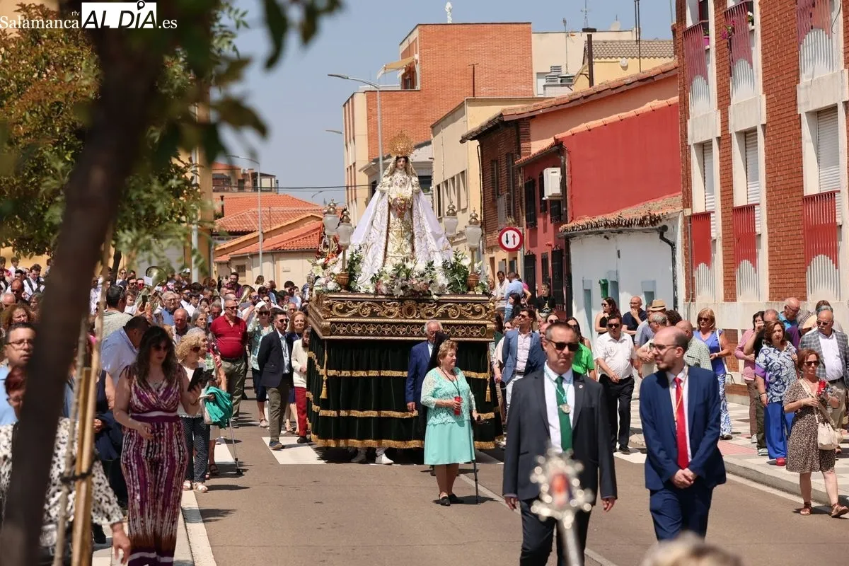 La devoción por la Virgen de la Salud congrega a los vecinos de Tejares en sus fiestas patronales | FOTOS: David Sañudo