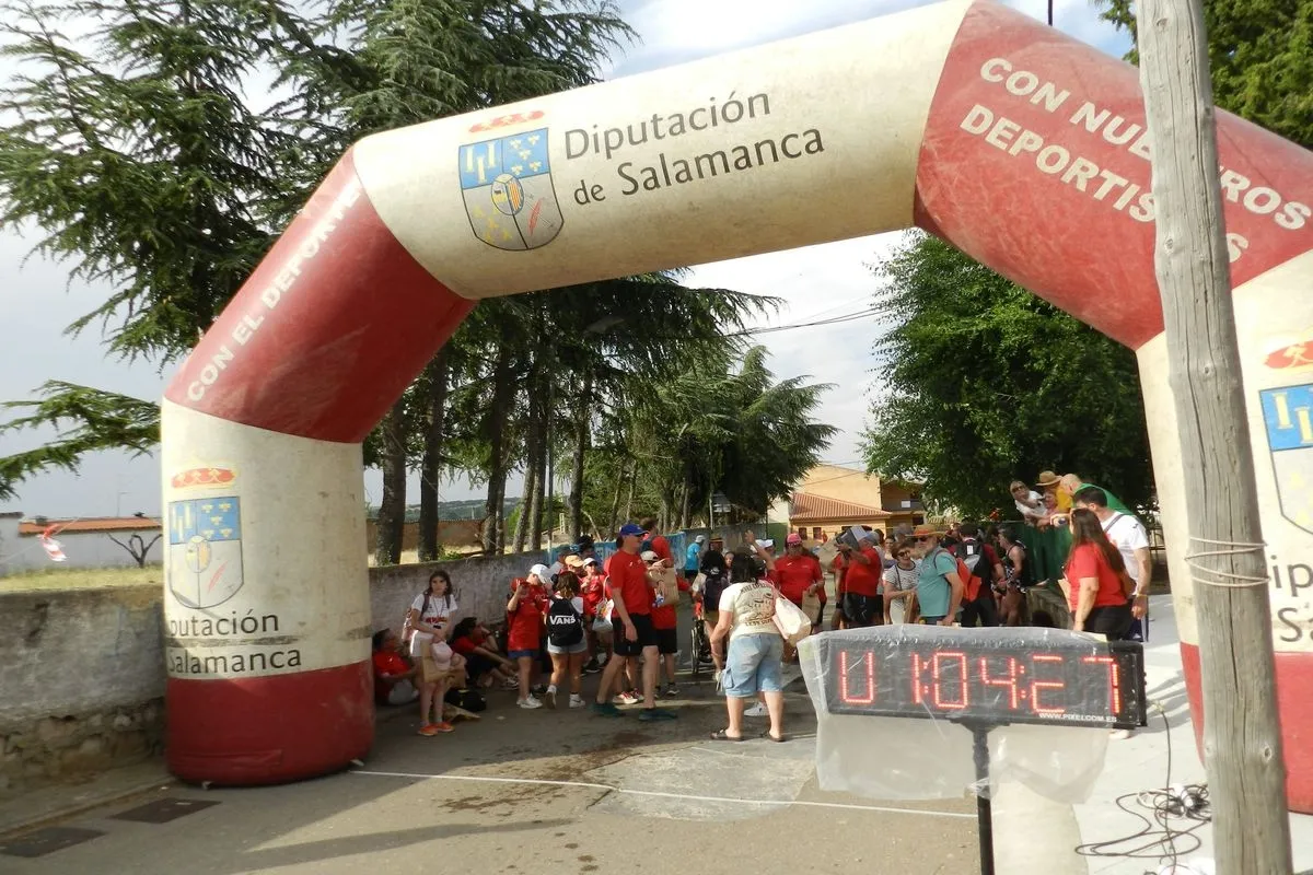 Florida de Liébana vibra con su carrera popular y premia el esfuerzo con lotes de embutidos