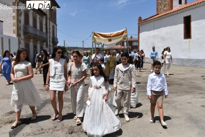 Encinas de Arriba vibra con un fin de semana de fuego, tradición y hermandad en honor al Domingo del Señor | Imagen 3