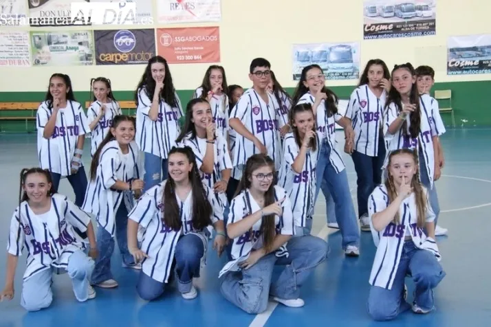 La danza urbana y moderna cierra curso en Alba con 100 bailarines en escena | Imagen 1