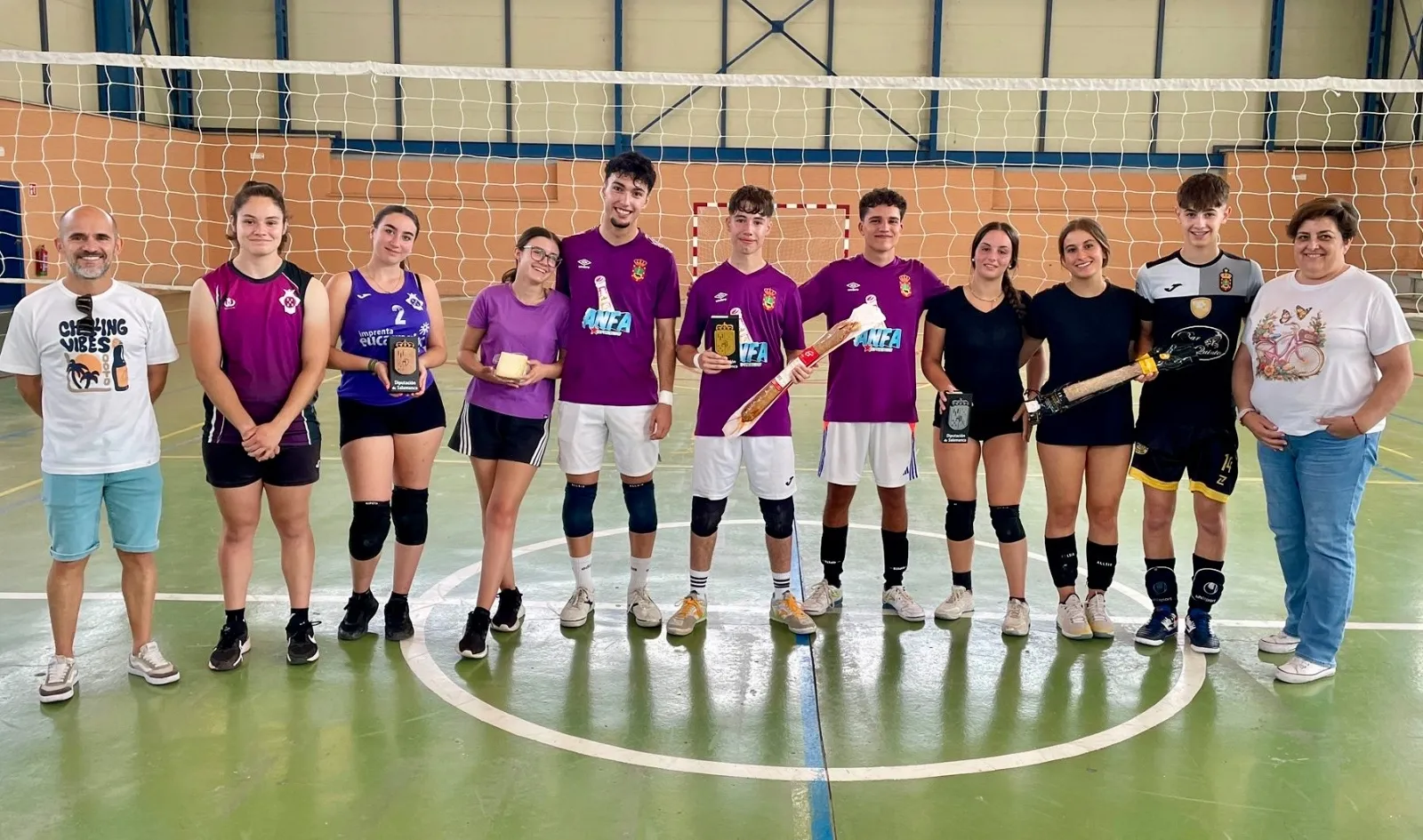 Foto 6 - Buen ambiente y destacada participaci&oacute;n en el IV Torneo de Voley de Pe&ntilde;aranda