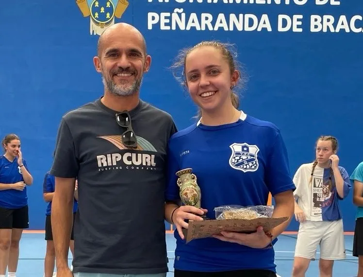 Foto 6 - El equipo Vayatorta FC se lleva el animado Torneo de F&uacute;tbol Sala Femenino de Pe&ntilde;aranda