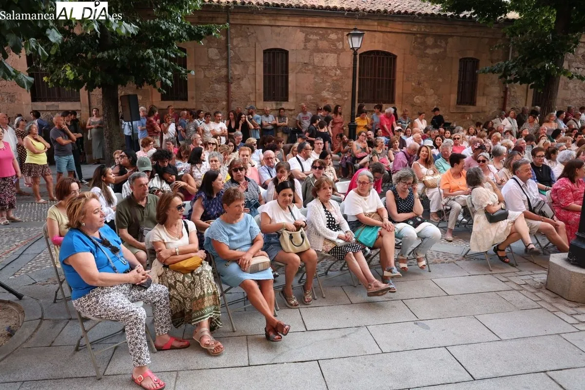 Las Úrsulas se convierte en un escenario unamuniano con la obra teatral 'Retahílas' | FOTOS: David Sañudo 
