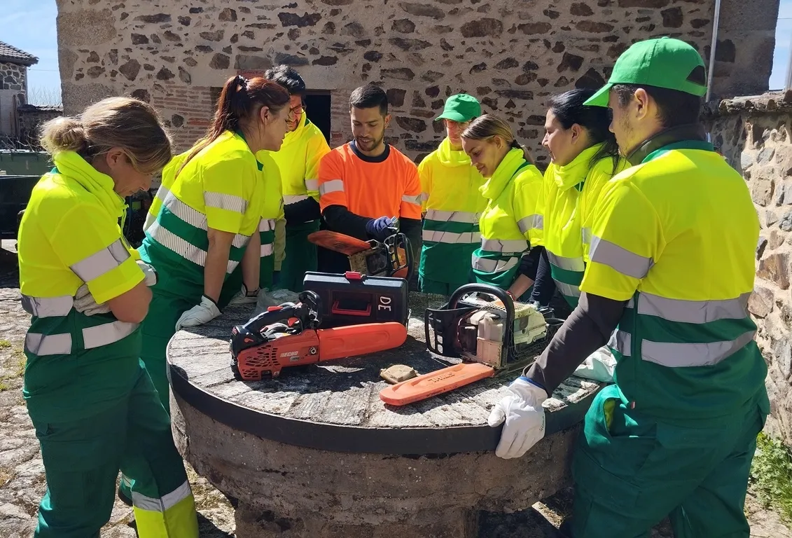 Foto 5 - Los alumnos de la AFE Alto &Aacute;gueda Plus completan la primera parte de su formaci&oacute;n
