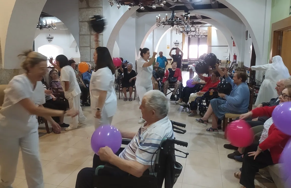 Foto 6 - El Hospital de la Pasi&oacute;n culmina su entretenida Semana del Abuelo