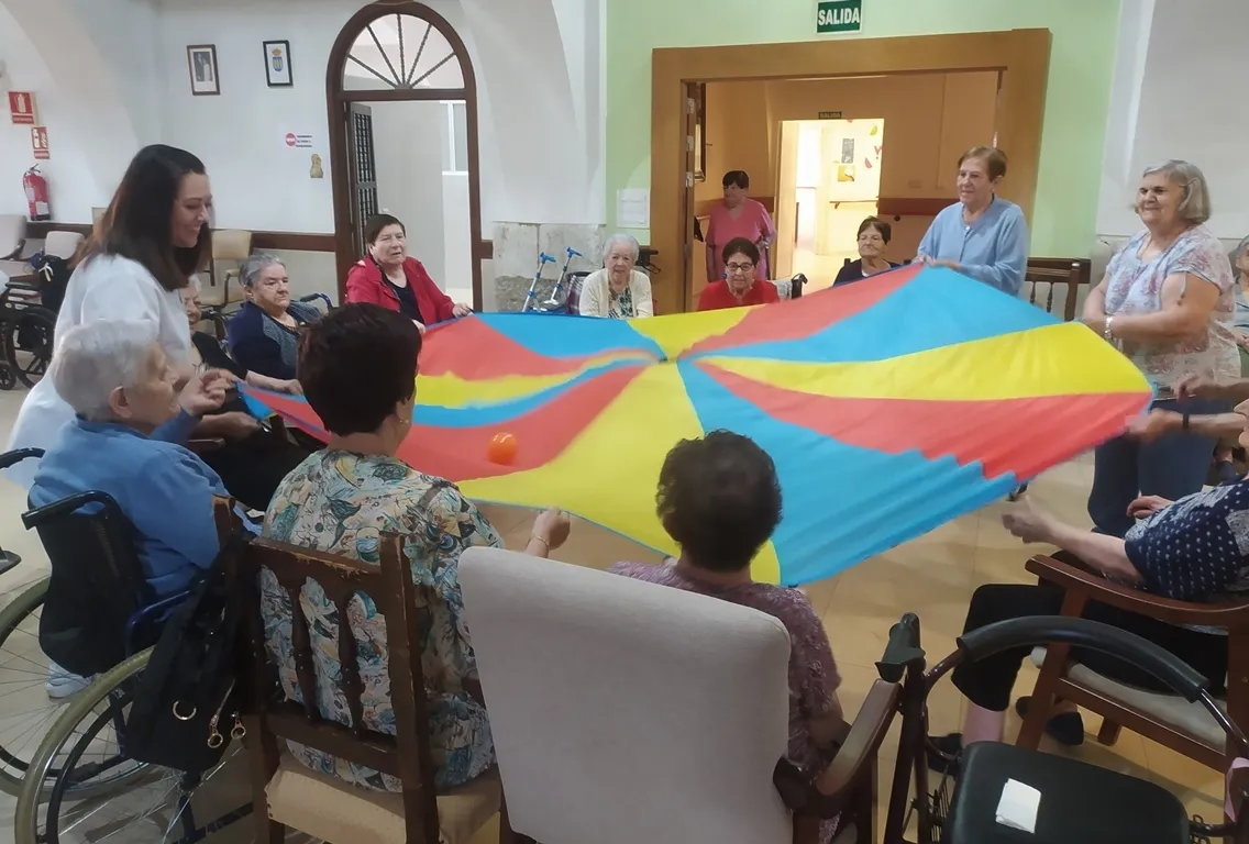 Foto 5 - El Hospital de la Pasi&oacute;n culmina su entretenida Semana del Abuelo