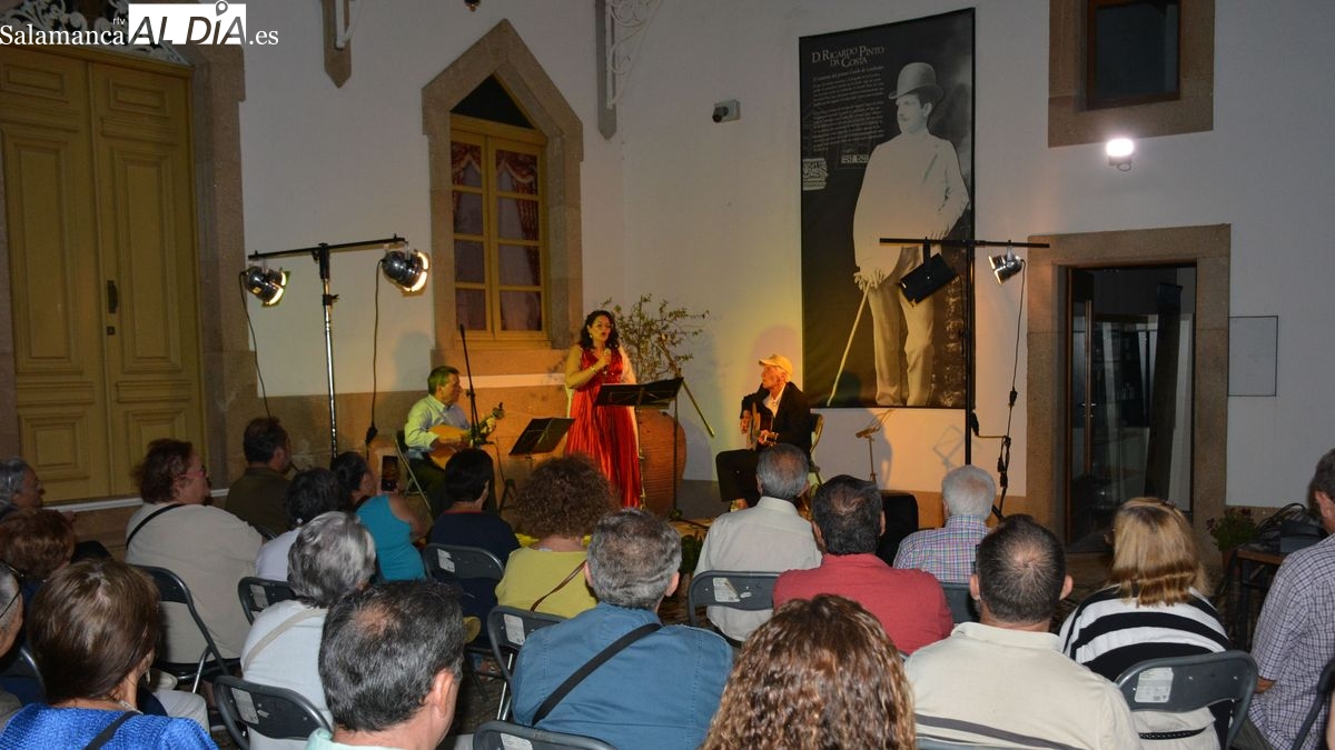 La Casa de los Condes de Lumbrales se inunda de música y nostalgia con el concierto de Fados
