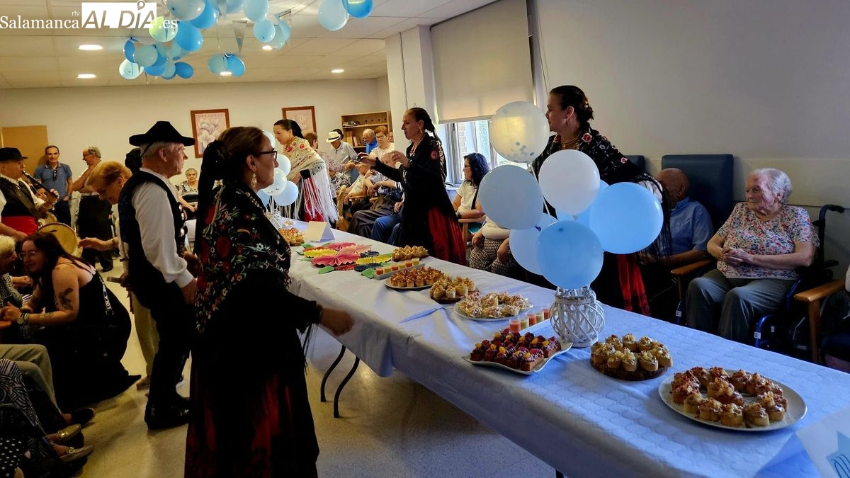 Celebración del Día de los Abuelos en la residencia municipal de Lumbrales