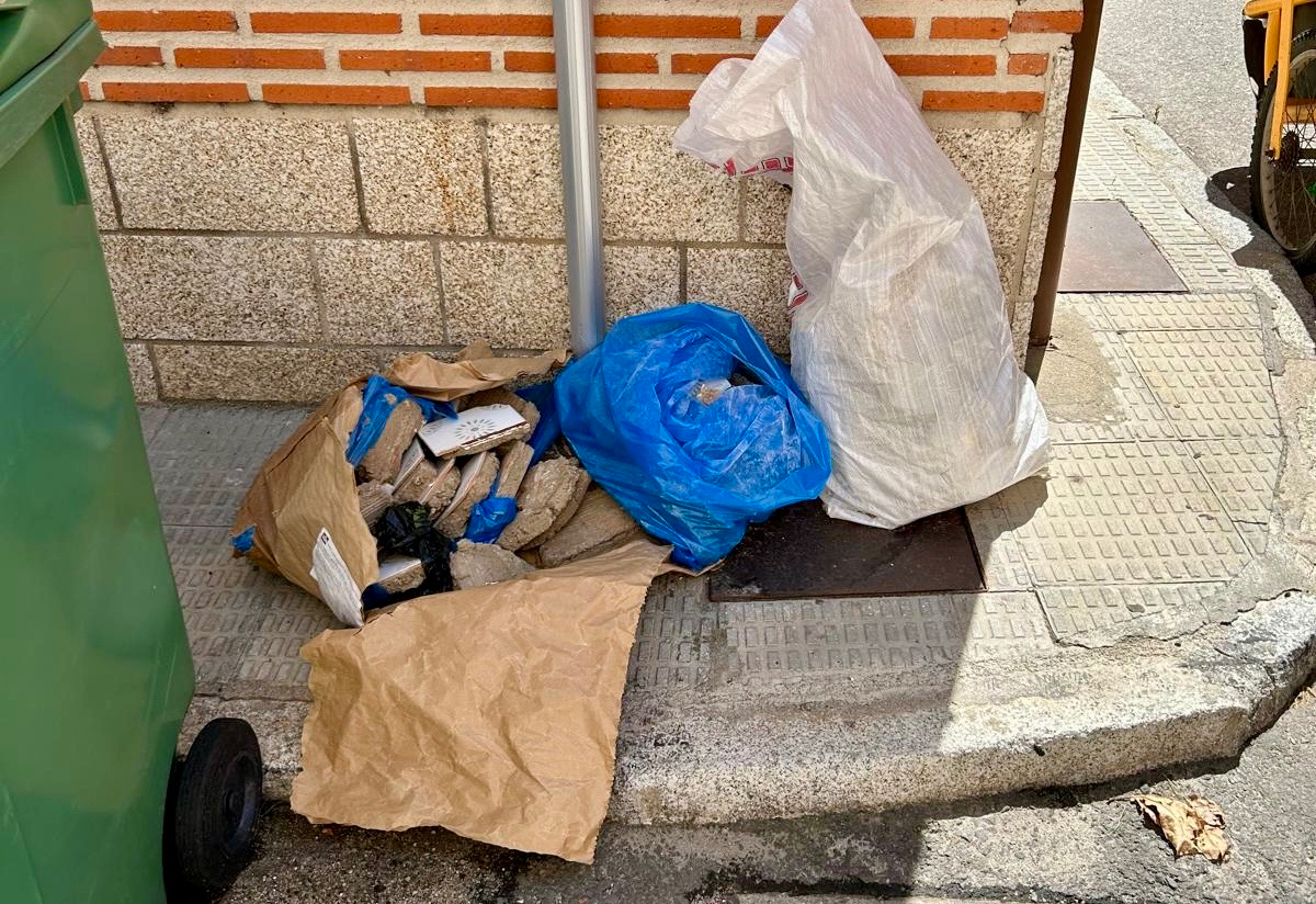 Nuevo aviso del Ayuntamiento: Abandonar residuos en la calle esta prohibido y lleva sanción económica