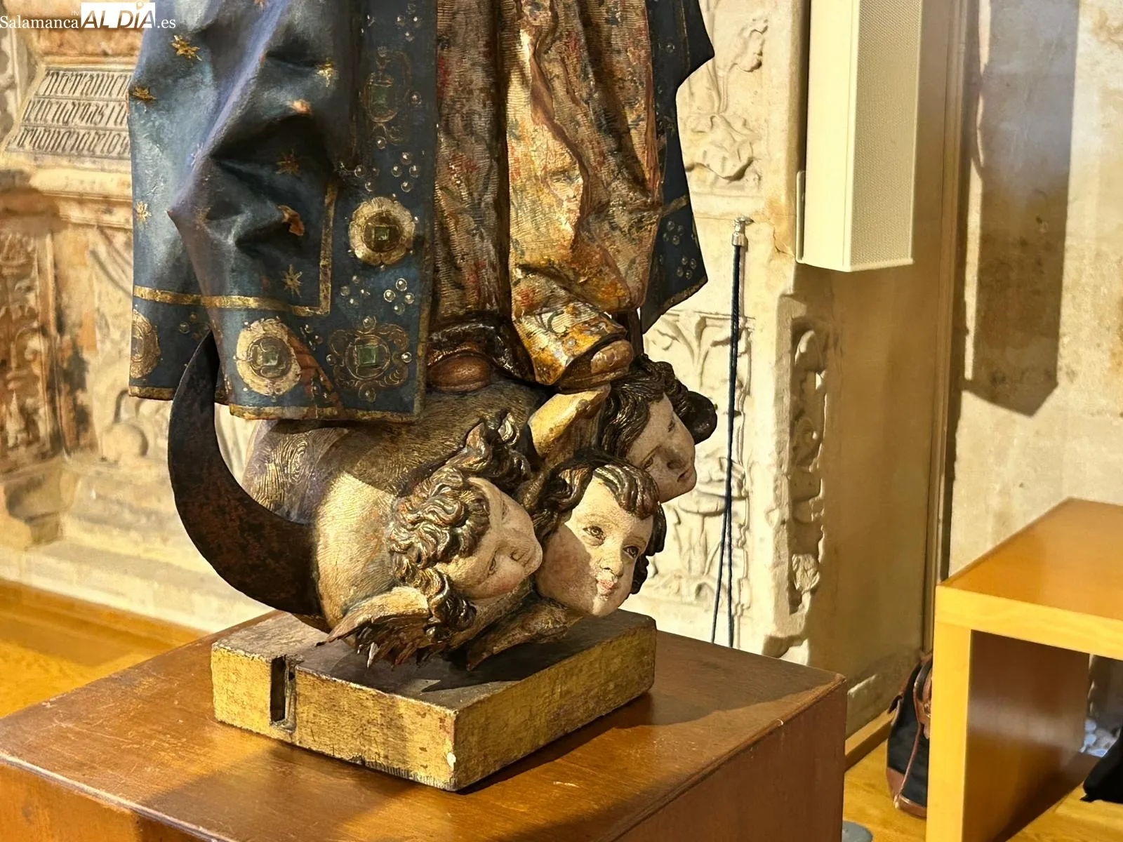 La Inmaculada 'ahumada' de la Catedral de Salamanca recupera su luz y policromía tras seis meses de restauración | FOTOS: Elena Rodríguez  