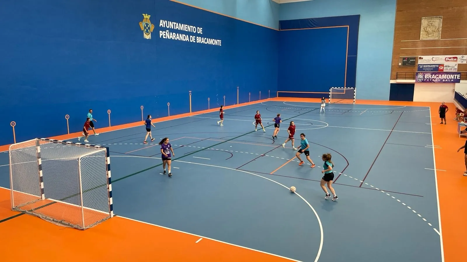 Foto 10 - El equipo Vayatorta FC se lleva el animado Torneo de F&uacute;tbol Sala Femenino de Pe&ntilde;aranda