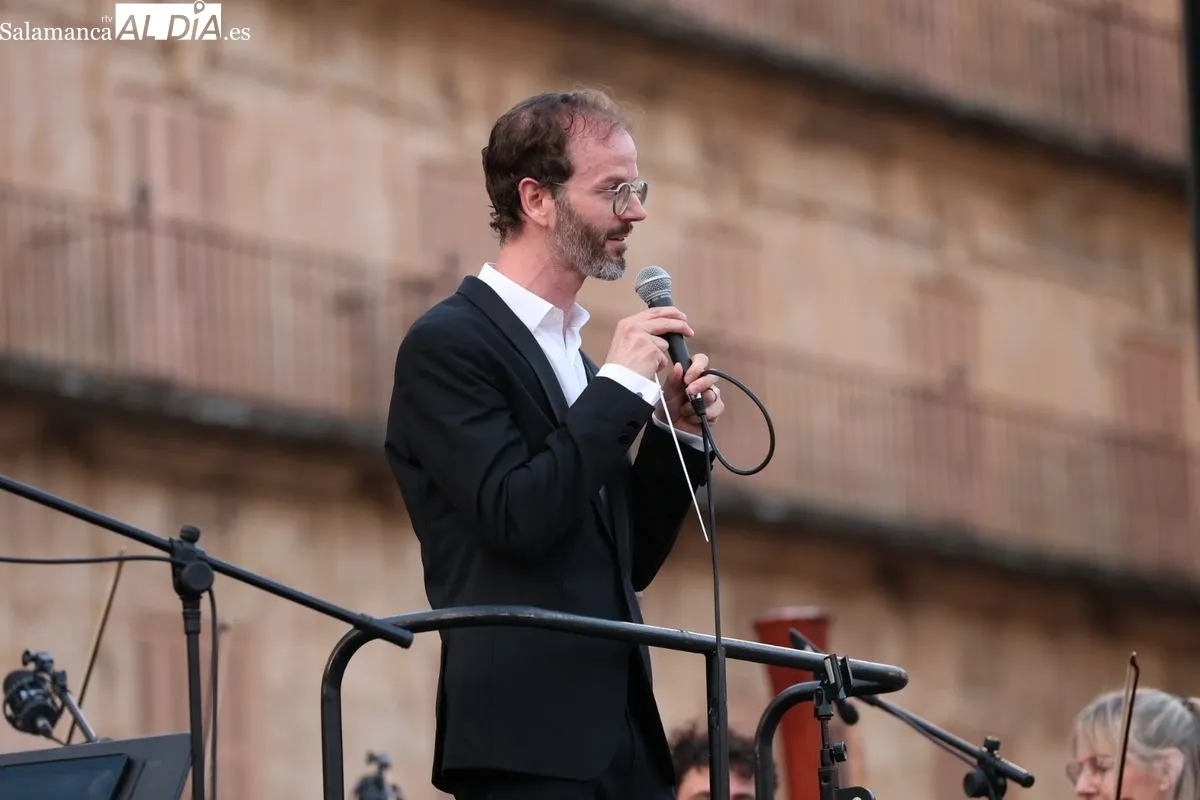 La Plaza Mayor se rinde a la excelencia de la Orquesta Sinfónica de Castilla y León | FOTOS: David Sañudo 