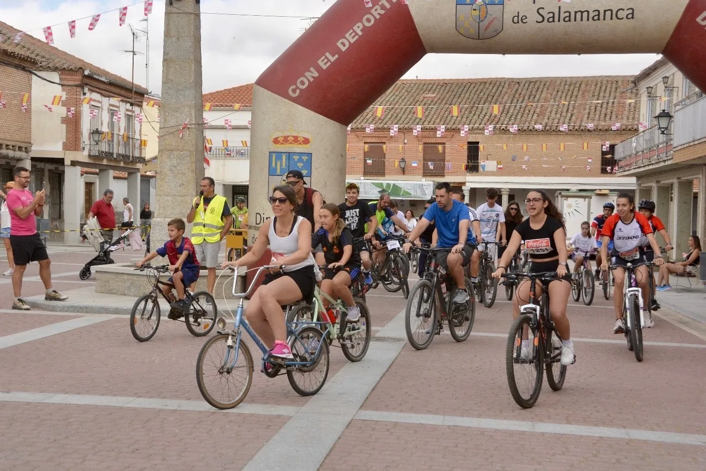 Foto 8 - Masiva y solidaria participaci&oacute;n en la IX Quedada Ciclista y Runner de Santiago de la Puebla
